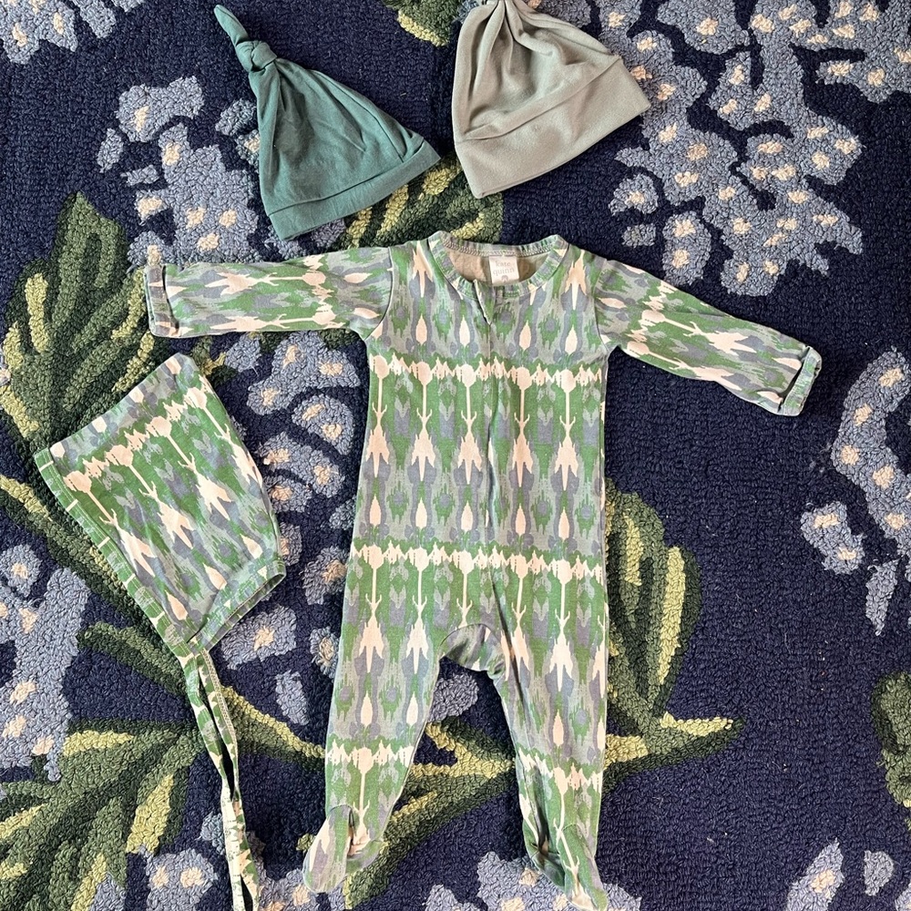 Kate Quinn Footie Romper Ikat Patterned Baby One Piece w/ Hats 0-3 months- rare